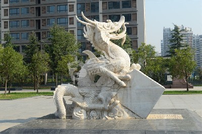 寫(xiě)字樓廣場(chǎng)創(chuàng)意龍不銹鋼雕塑定制